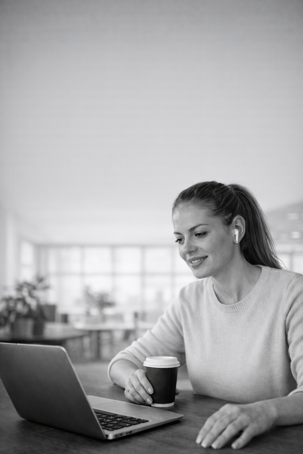 Создает условия для выполнения плана.