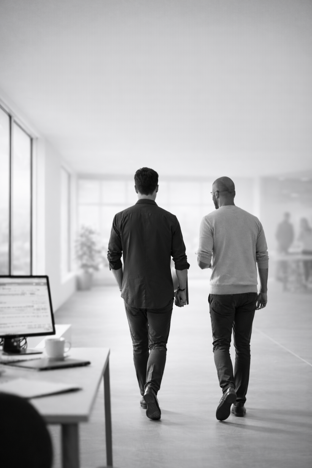 Фиксирует этапы сделки и точки контроля.